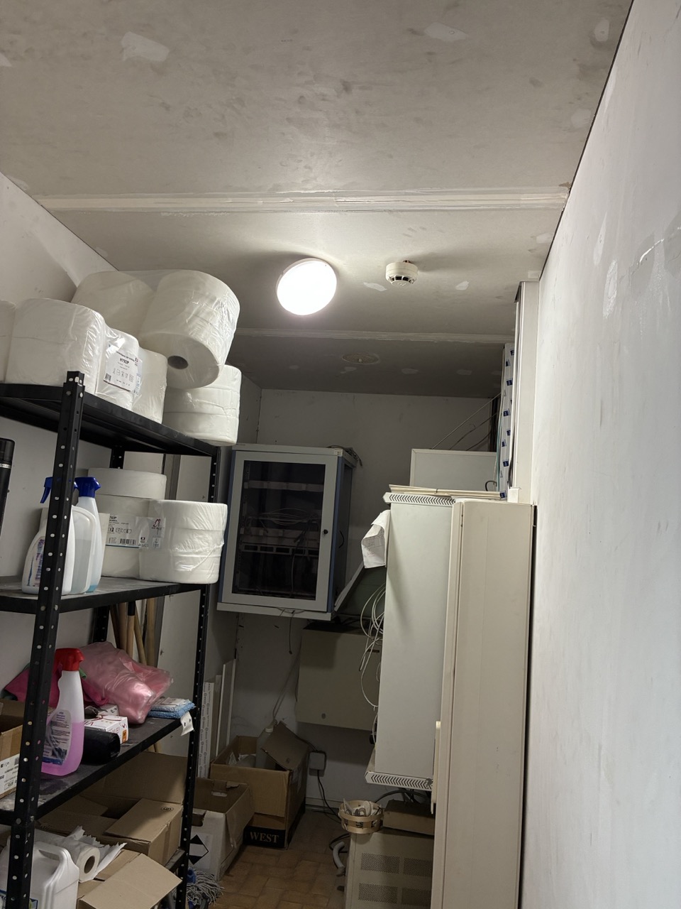 Après : Réfection faux plafond — Local technique