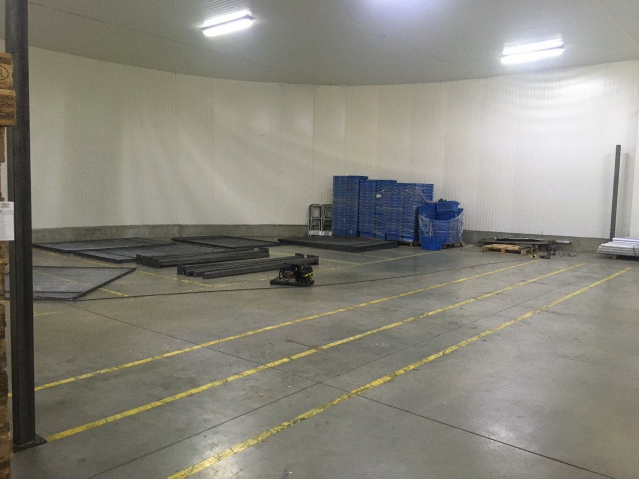 Avant : Sas grillagé de sécurité — Entrepôt