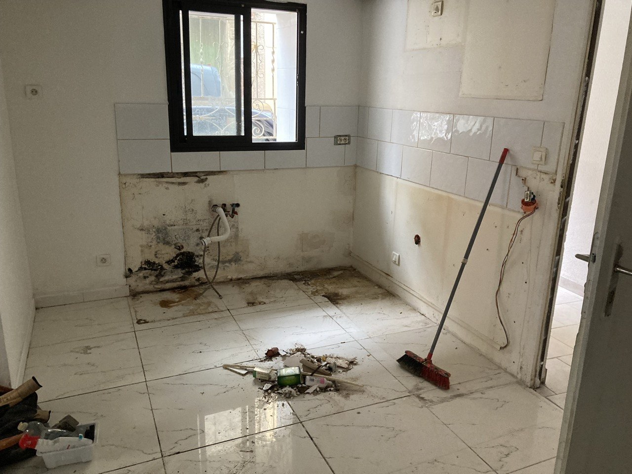 Avant : Rénovation cuisine complète — Perpignan